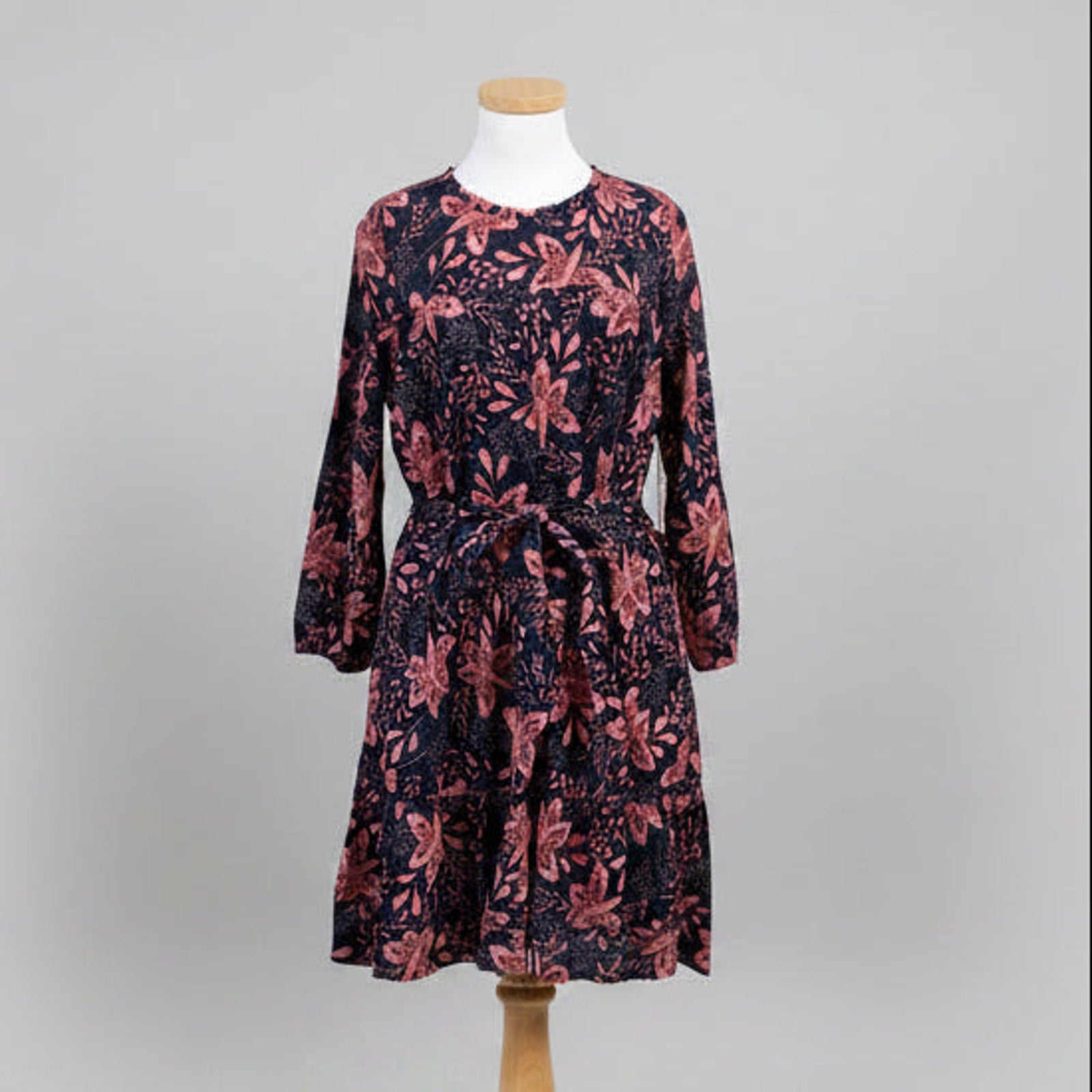 Trovata navy & brick red floral Nia dress, size L, NEW WITH TAGS!